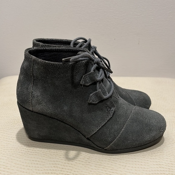 Toms Grey Suede Lace-Up Wedge Heel Ankle Booties - Picture 4 of 12